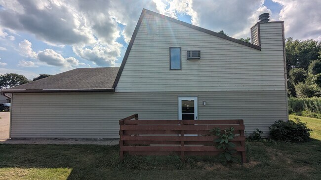 819 Kerns Dr NE Unit A (Loft)