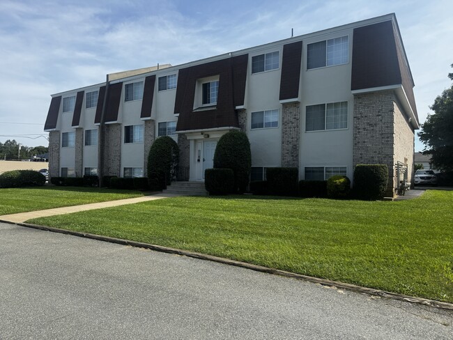Building Photo - 182 Chenango Ave Unit A