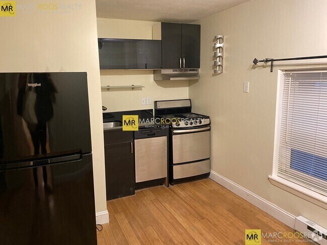 Building Photo - 8 Bartlett Pl Rental