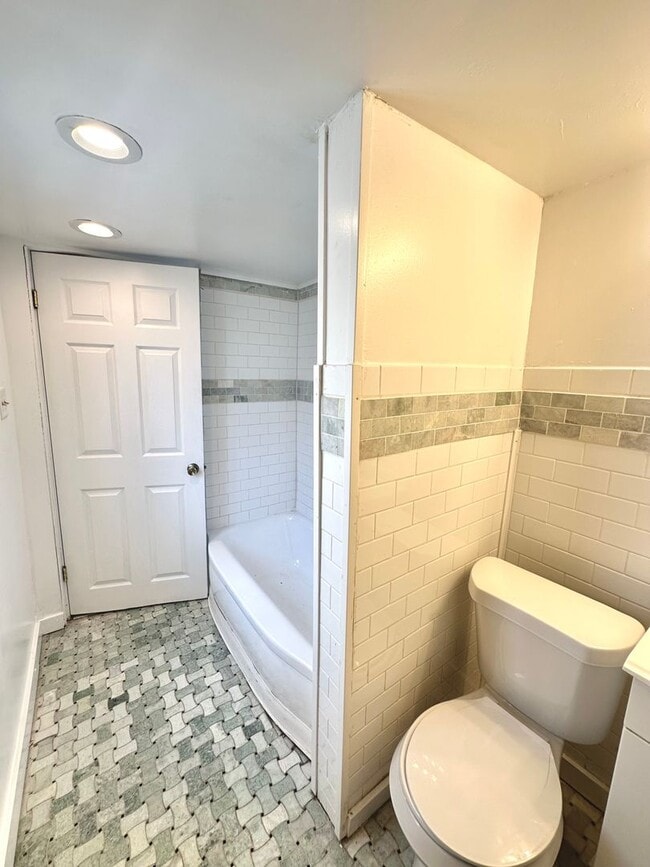 Photo - Updated 1 Bed, 1 Bath First Floor Unit in South Side - Private Entrance, Laundry in Basement - Av... Unit 1