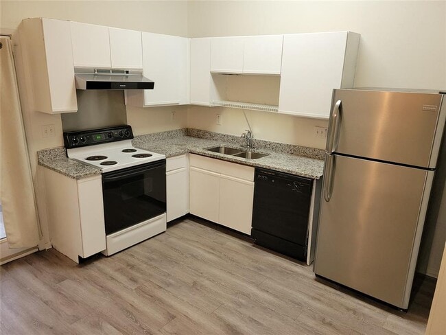 Photo - 1015 E Yager Ln Unidad 69
