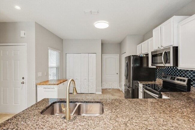 Photo - 425 Servia Dr