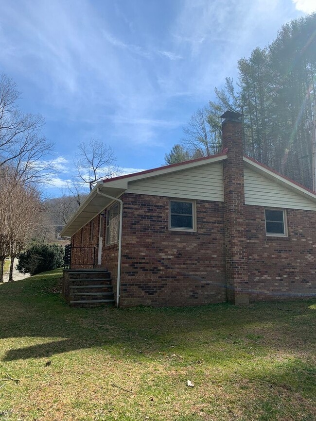 Photo - 554 Love Hollow Rd