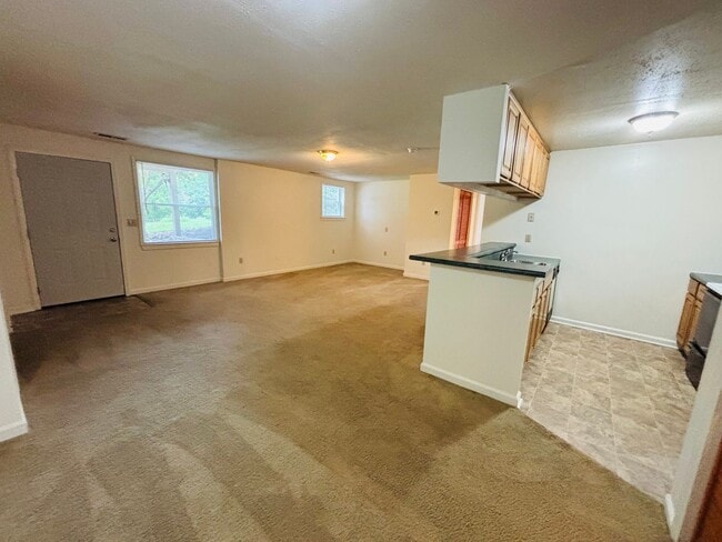 Photo - 460 Turner St NW