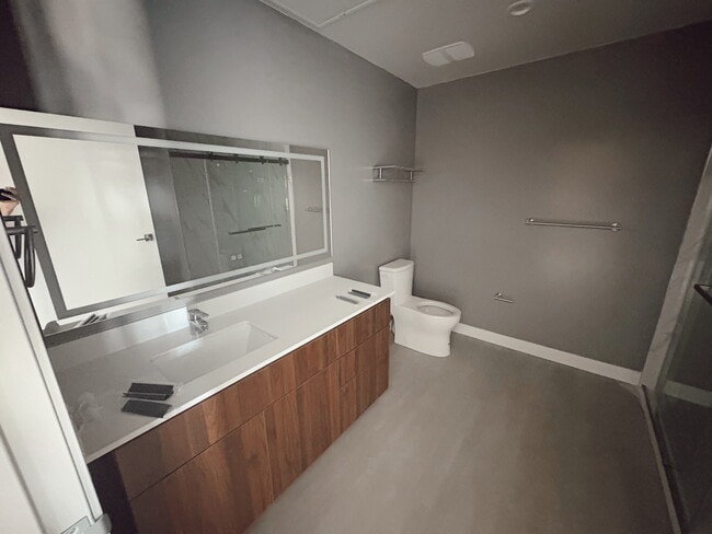 Photo - 13716 Victory Blvd