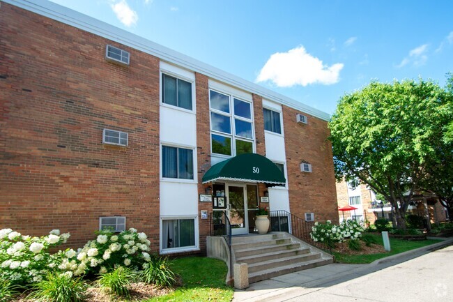 Building Photo - New Orleans Court Rental