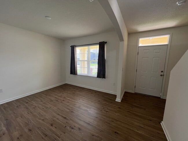 1110 Newton Cir