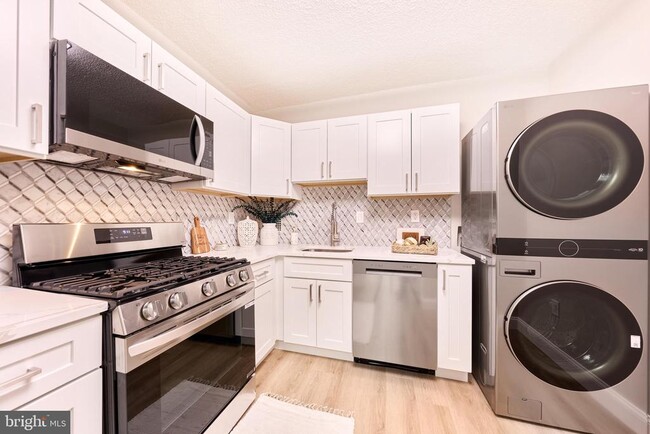 Building Photo - 3705 S George Mason Dr Unit 1718S