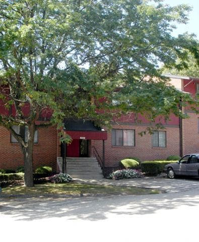 Entrance - Ebonhurst Apartments