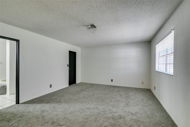 Building Photo - 604 Raintree Ln