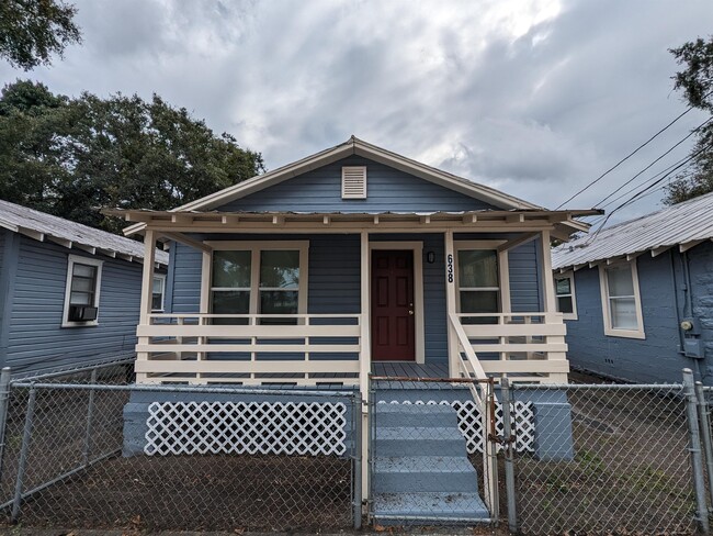 Building Photo - 638 W Jackson St