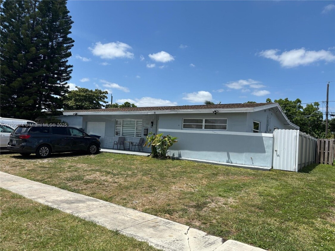 Photo - 8611 NW 26th St (Sunrise, FL)