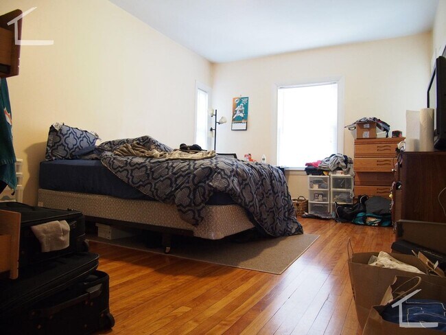 Photo - Don't miss out on this rare pricing 3 bed in Brighton.... April or May Move in!!