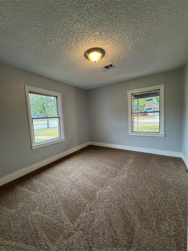 Photo - 710 Alvin St