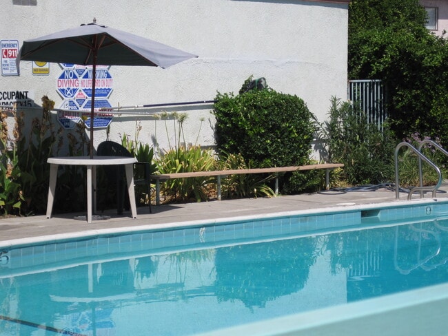 Photo - Canoga Plaza Apartments