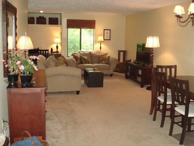 Building Photo - 1571 W Pond Dr Unit #24