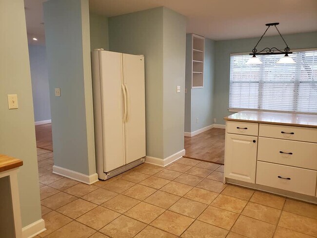 Photo - 2002 Voltaire Dr