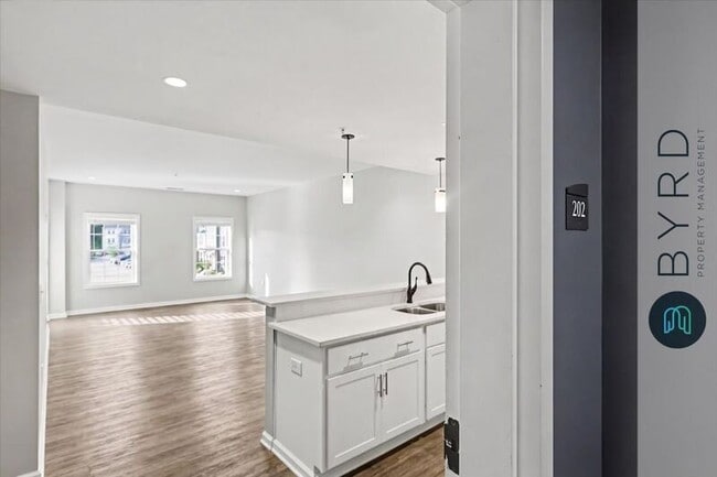 Photo - 1420 Ewing Pk Lp Unit 202
