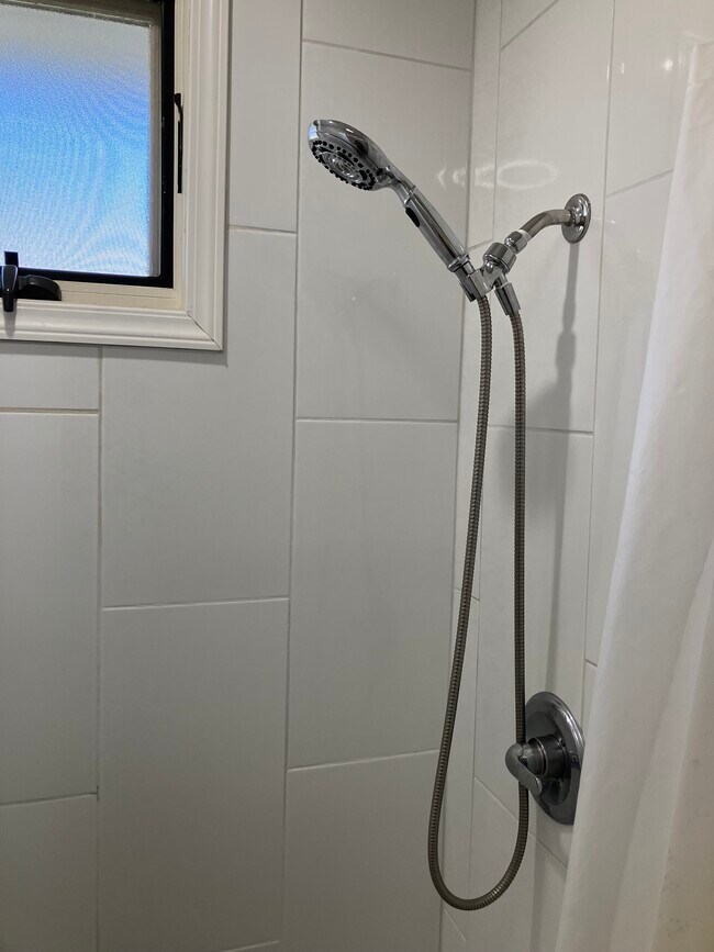 Shower fixture - 1303 Aspen Pl Unidad Front Addition