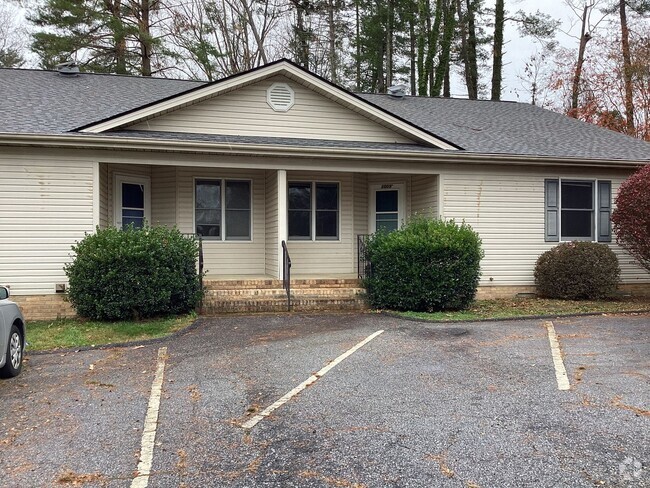 Building Photo - Spacious Duplex Rental