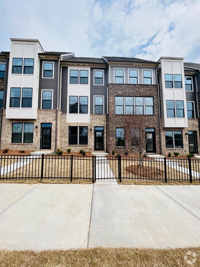 Building Photo - 3635 S Tryon St Rental