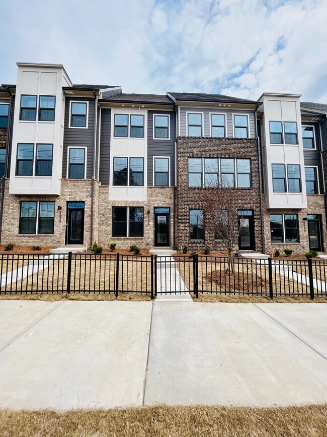 Building Photo - 3635 S Tryon St Rental