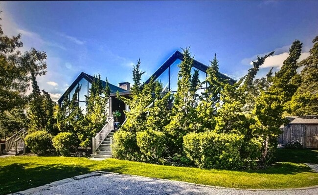 Photo - 8 Chequit Ave