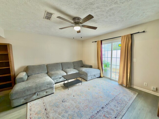 Photo - 1307 Amsterdam Ct