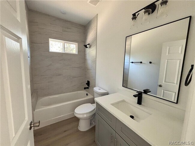 Photo - 2349 W Oakland Ln