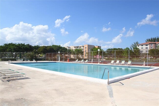 Building Photo - 500 Executive Center Dr Unit 3E