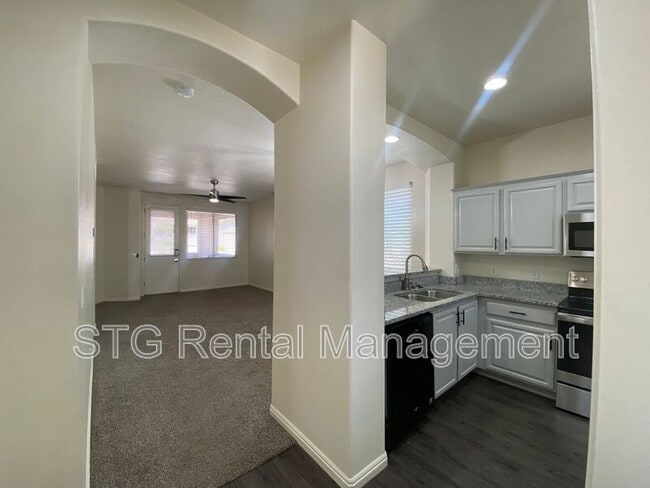 Photo - 3427 E Sweetwater Springs Dr