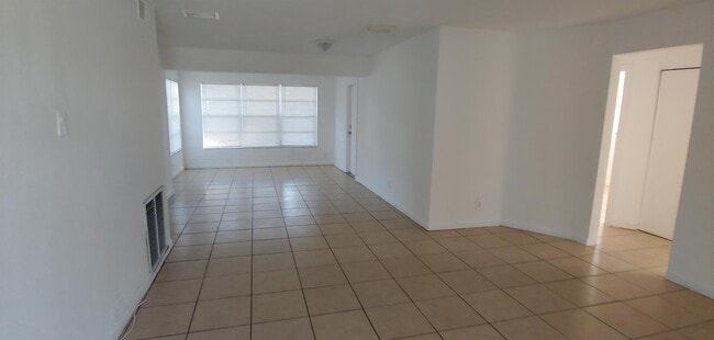 830 NW 38th Ave