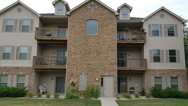 Building Photo - 2 bedroom, 2 bath condo in North Liberty Unit 204