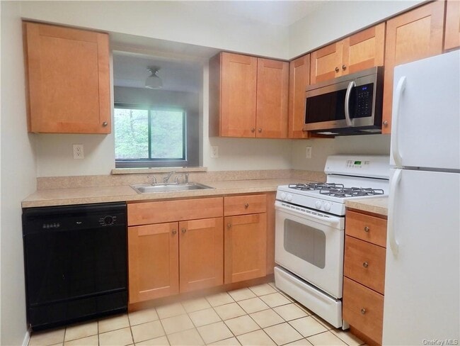 Photo - 120 N Rte 303 Unidad 6