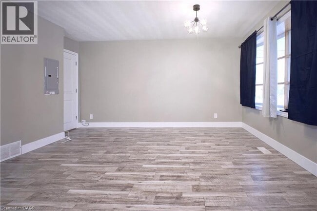 Photo - 61 Bosworth Crescent