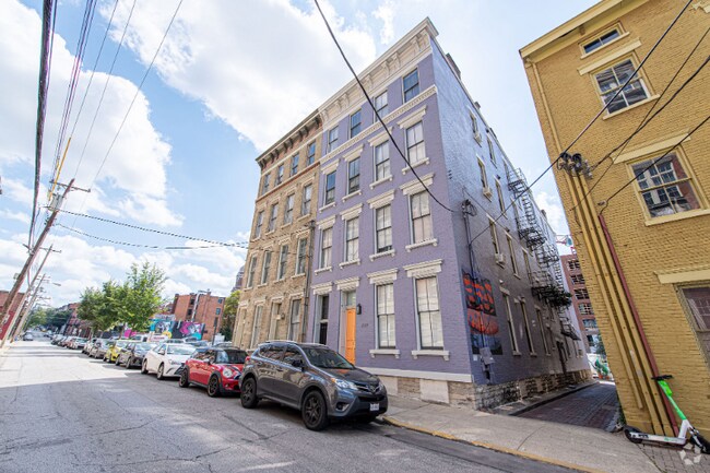 Building Photo - 309 E 13th St Rental
