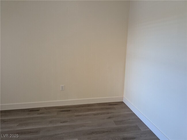 Building Photo - 7255 W Sunset Rd Unit 1056