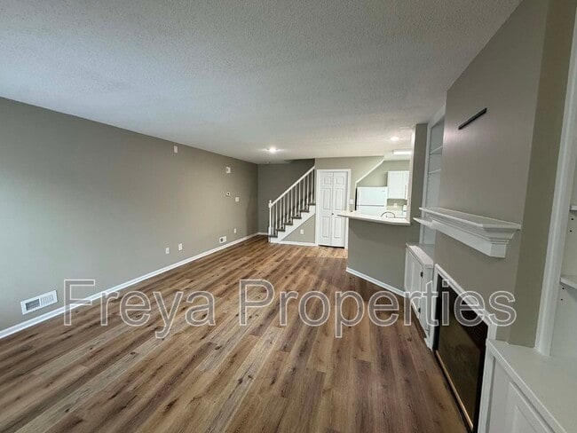 Photo - 6855 Woodland Ave