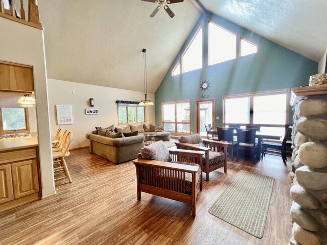 Photo - 31963 Mahood Ln