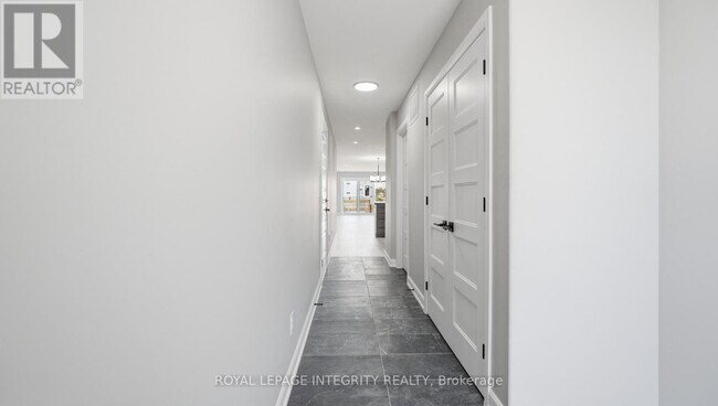Photo - 1229 Montblanc Cres