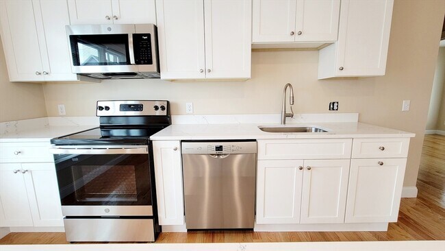 Photo - 62-64-64 Waverly St Unit 1