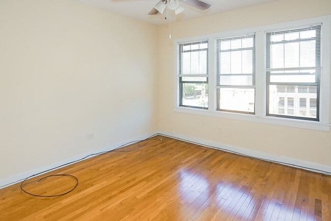 Building Photo - 2254 N Southport Ave Unit 2254-2