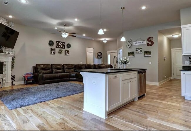 Photo - 13 Kiswick Dr