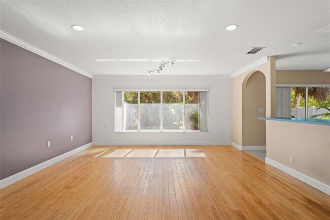 Photo - 2725 N Myrtle Ave