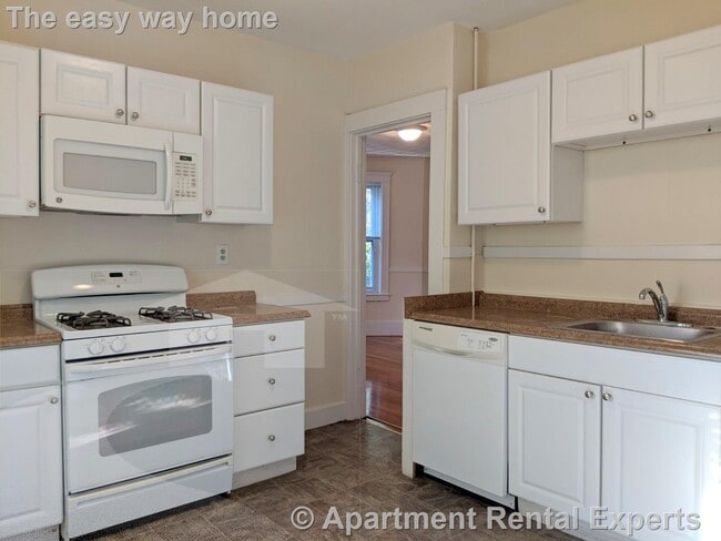 Building Photo - 18 Sanborn Ave Unit #3