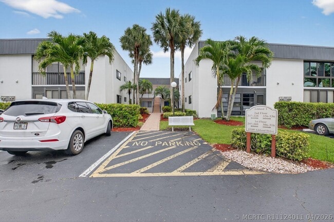 Building Photo - 15109 Ashland Dr Unit 323