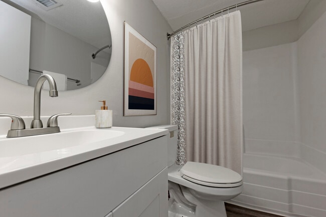 Photo - Cedarwood Apartments