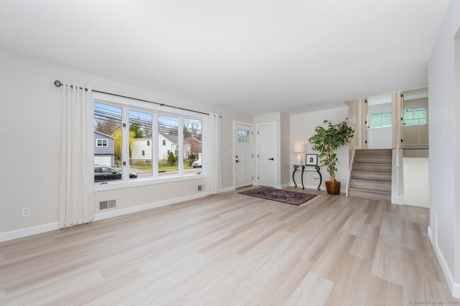 Photo - 14 Amherst Rd