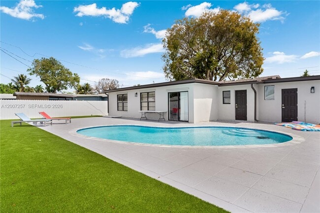 Building Photo - 7051 Tyler St