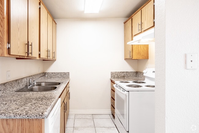 2BR, 2BA - 850 SF